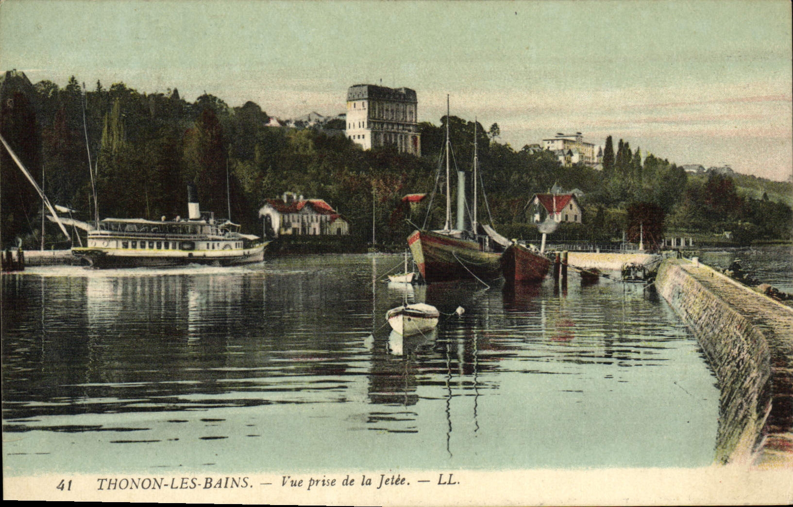 CPA Thonon Les Bains Vue Prise de la Jetee Bateaux