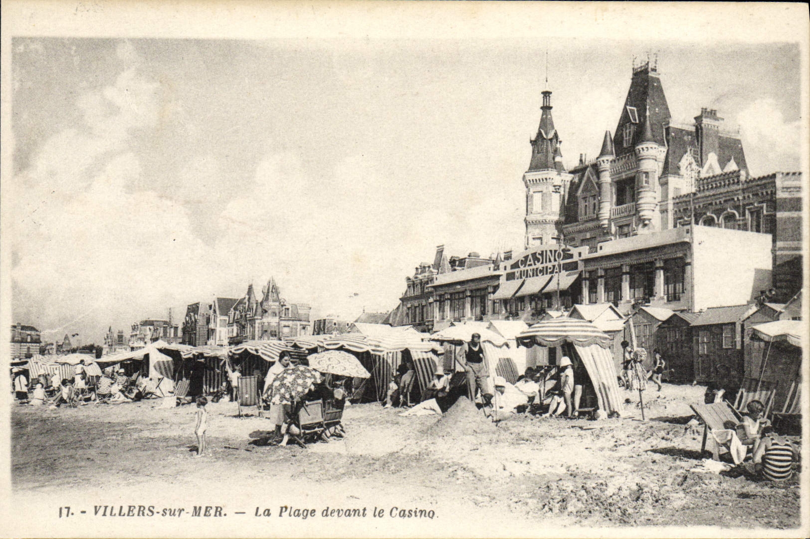 CPA Villers Sur Mer La Plage Devant le Casino