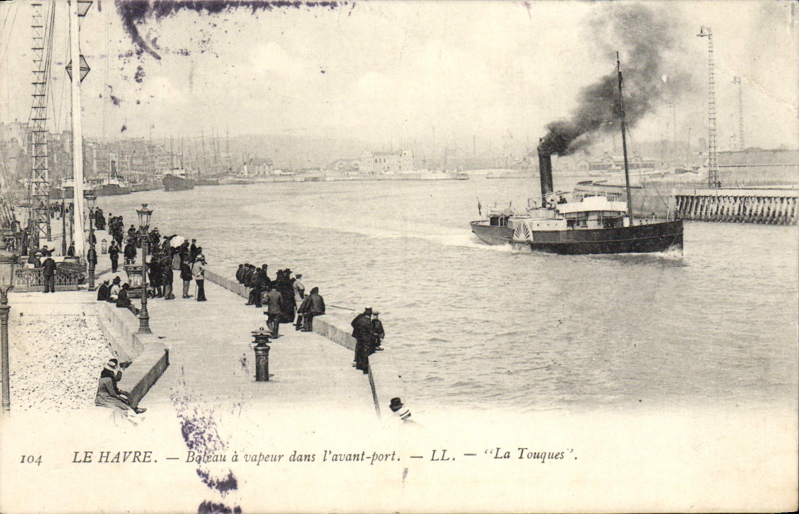 CPA Le Havre Baleau a Vapeur dans L'Avant Port La Touques