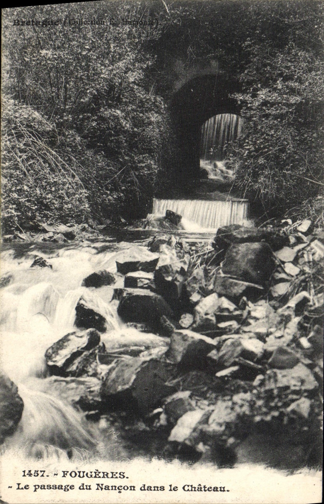 CPA Fougeres Le Passage du Nancon Dans le Chateau