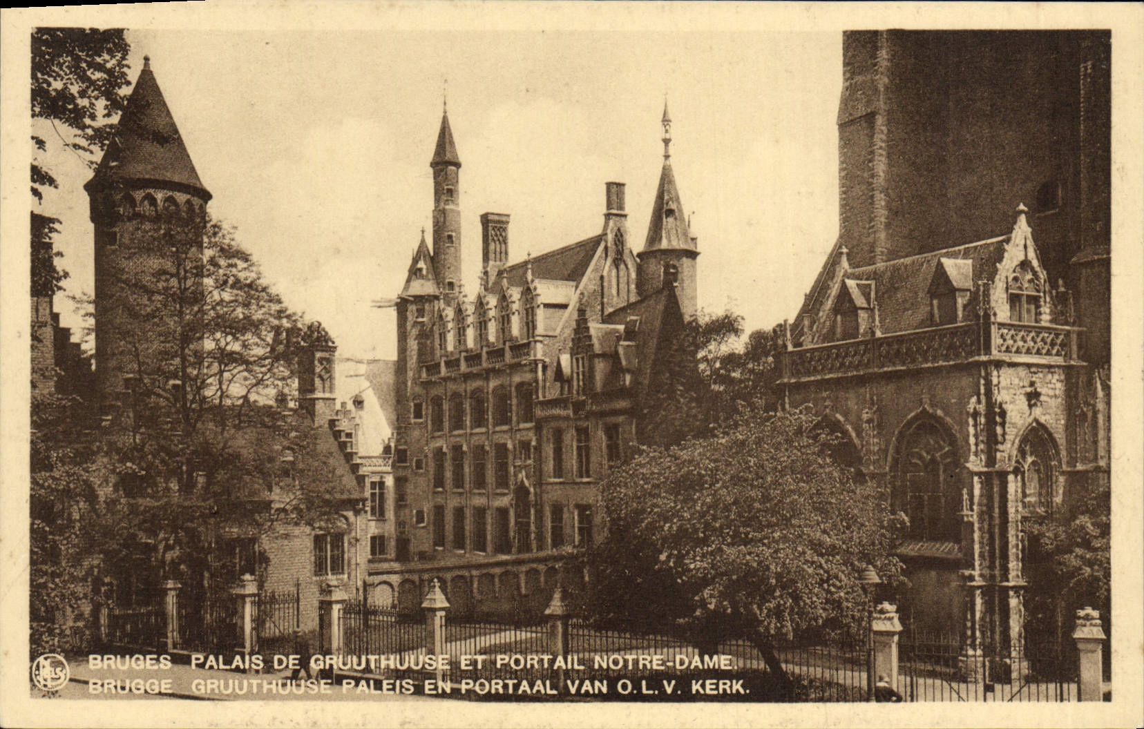 CPA Bruges Palais De Gruuthuuse et portail Notre Dame