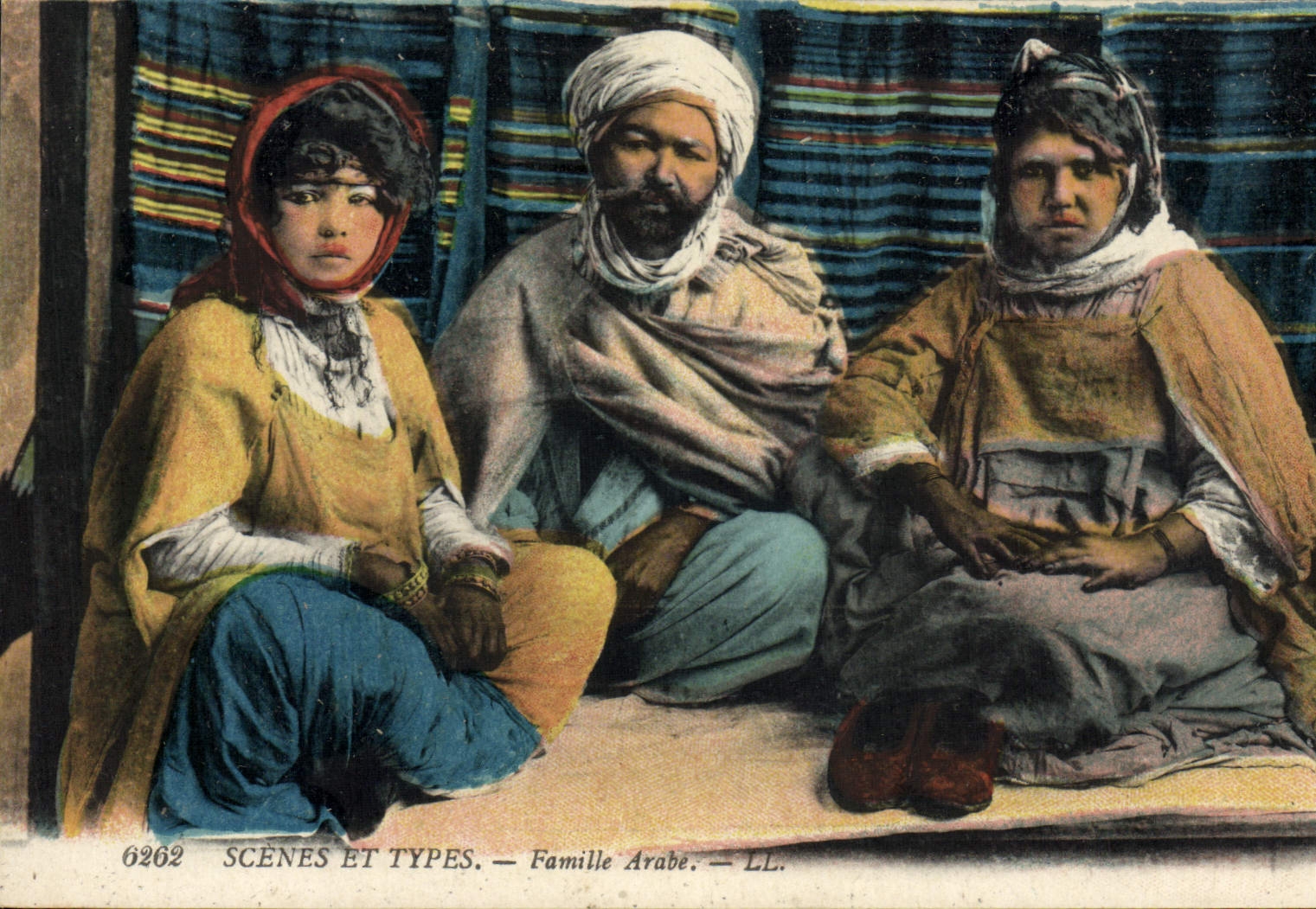 CPA Scenes Et Types Famille Arabe