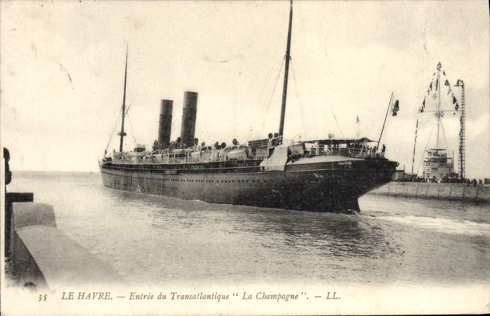 CPA Le Havre Entree Du Transatlantique La Champagne Bateau