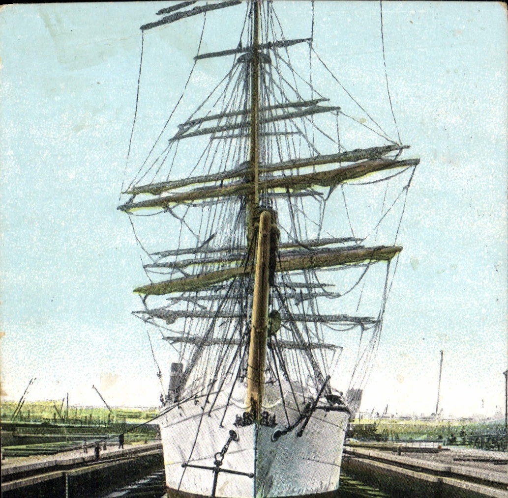 VINTAGE POSTCARD Le Havre Three Chechmates fixes Bateau cig of it