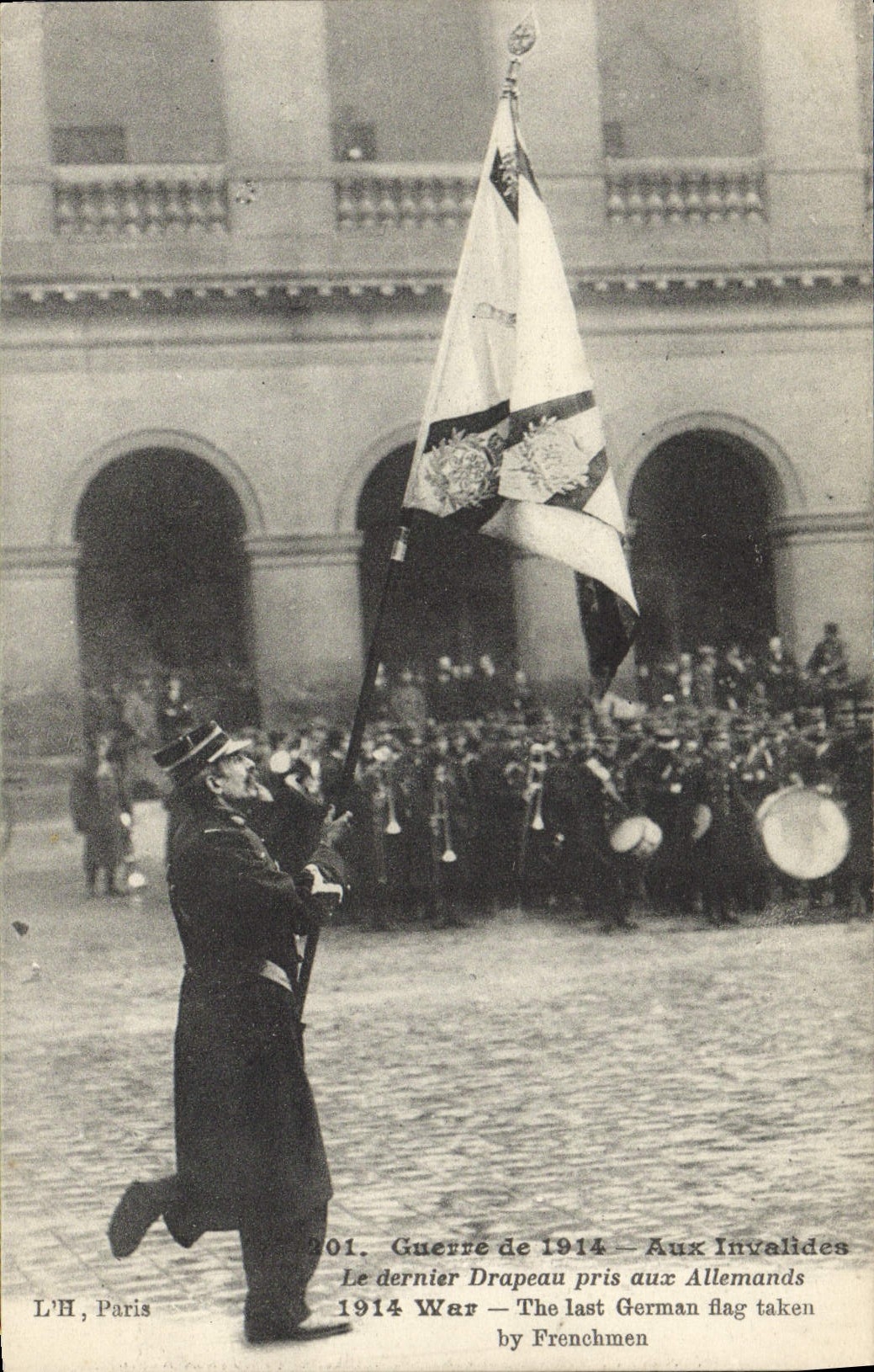 VINTAGE POSTCARD War 1914 In Invalidees the Last Flag Taken to the Militaria Germans