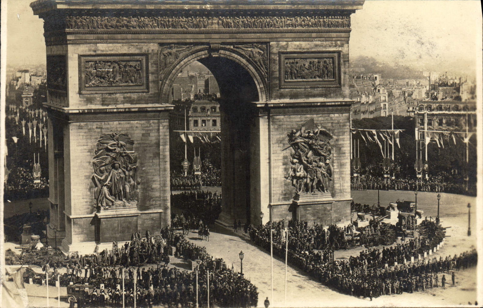 VINTAGE POSTCARD Paris Arc de Triomphe Militaria