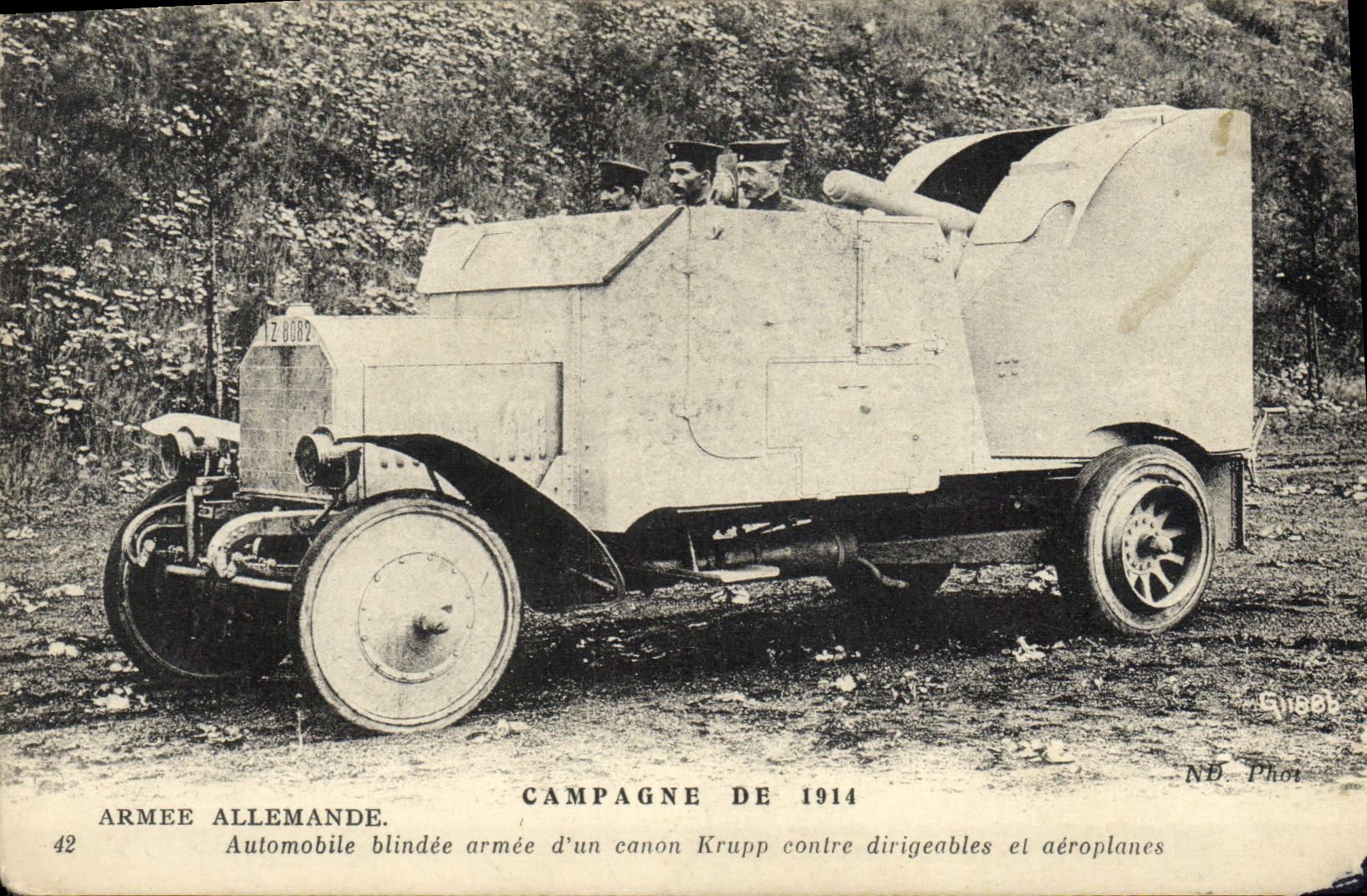CPA Campagne 1914 Armee Allemande Automobile Blindee d'un canon Krupp contre dirigeables et aeroplanes 