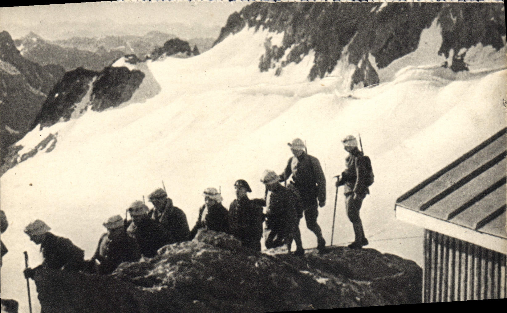 CPM Depart d'une patrouille en haute montagne