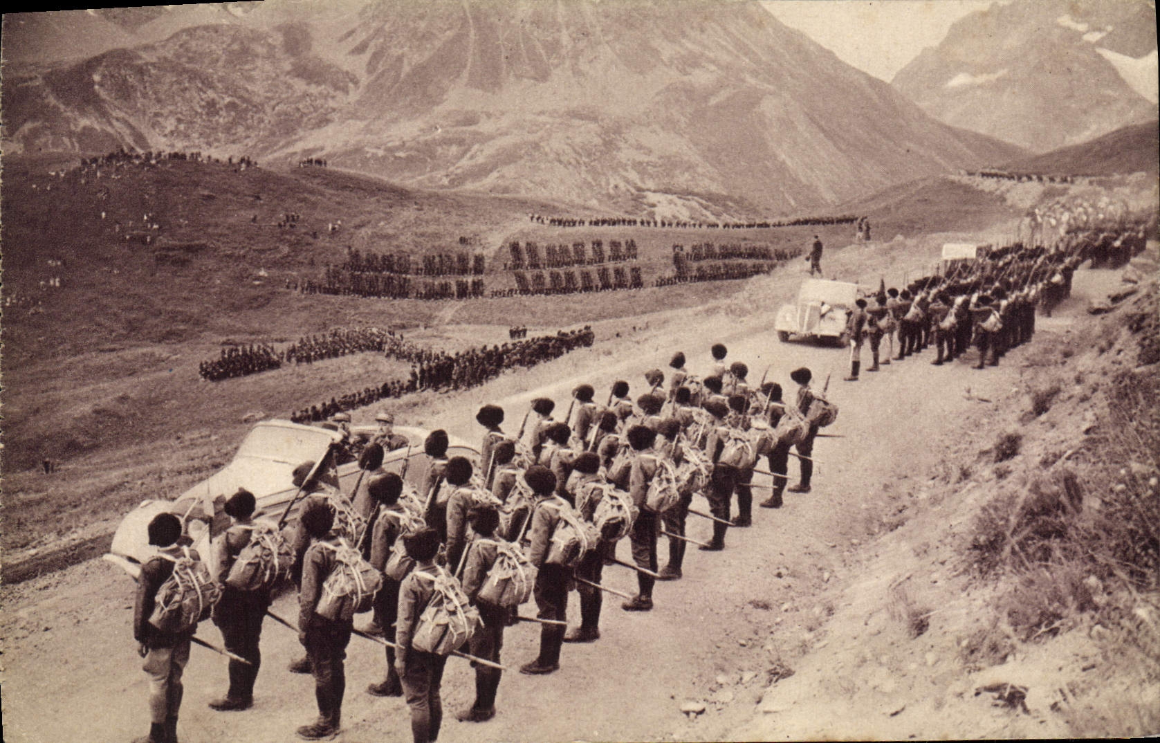 CPM Manoeuvres Du Galibier 1937 La Revue Finale Militaria