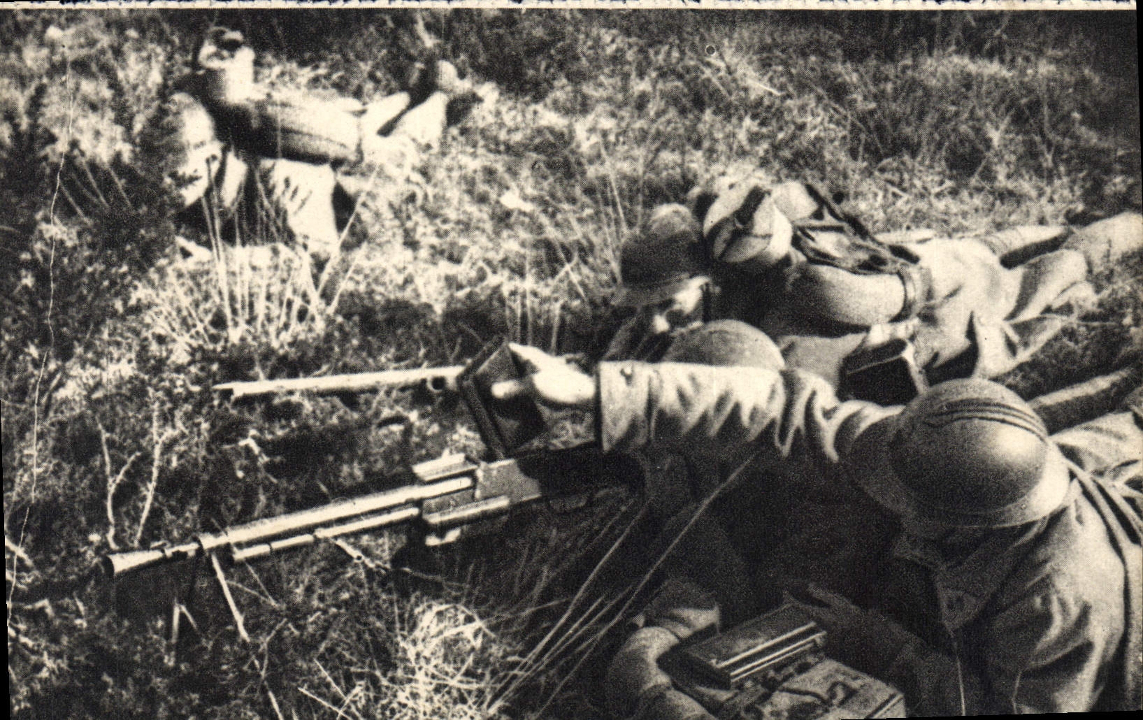CPA Fusil Mitrailleur En Action Militaria
