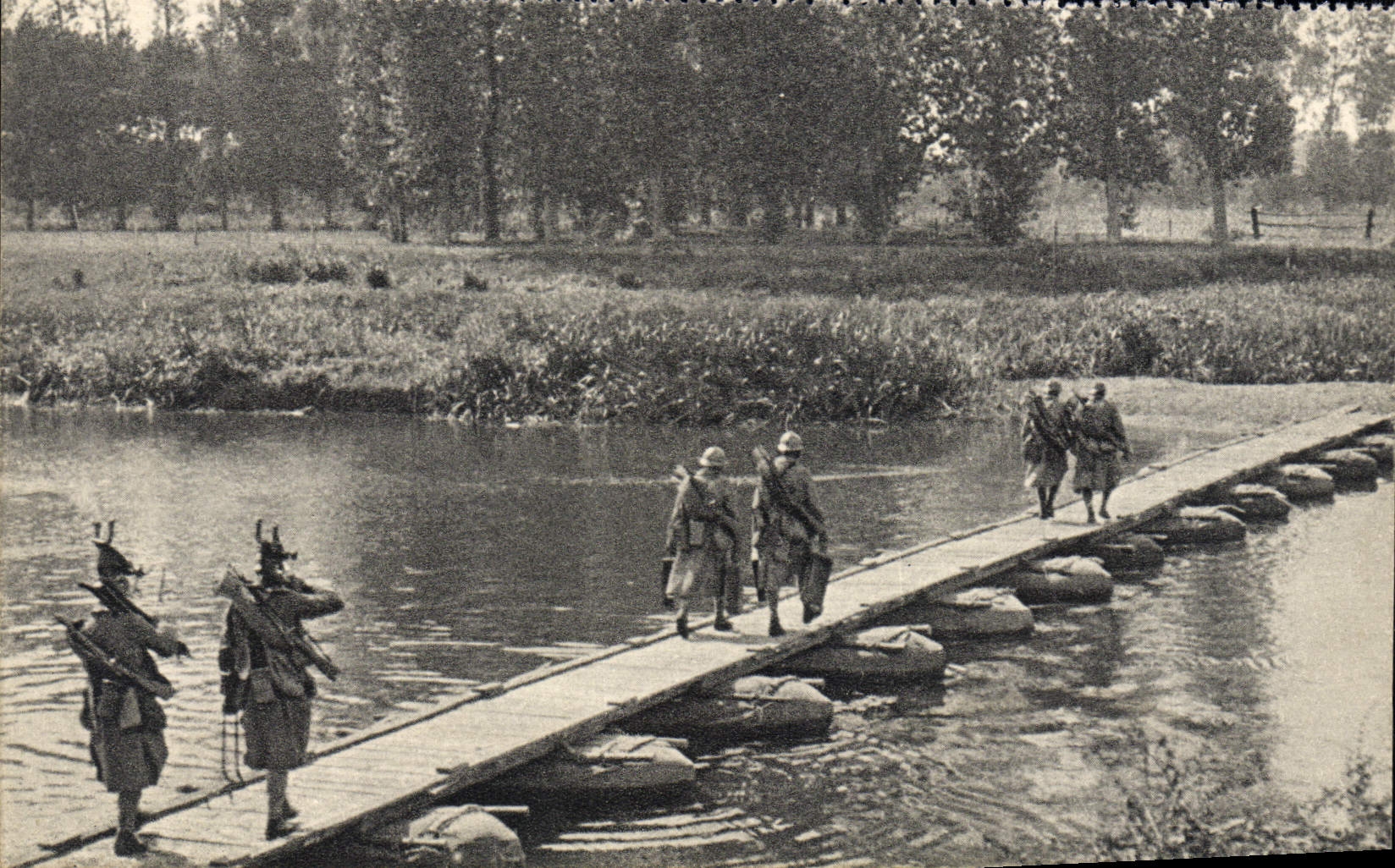 CPA Passerelle Sur Sacs Habert Militaria