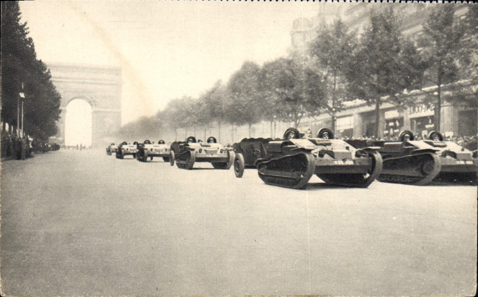 CPA Chenillettes D'Infanterie Tank Militaria