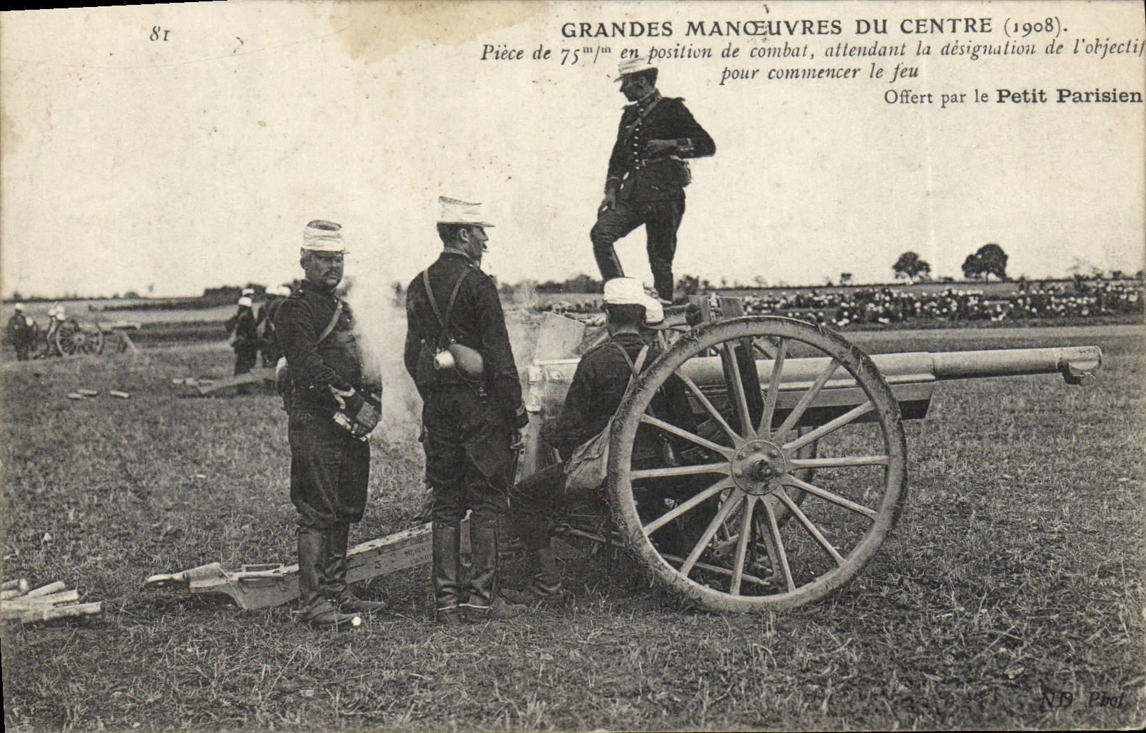 CPA Grandes Manoeuvres Du Centre Piece de 75mm en position de combat attendant la designation de l'objectif 