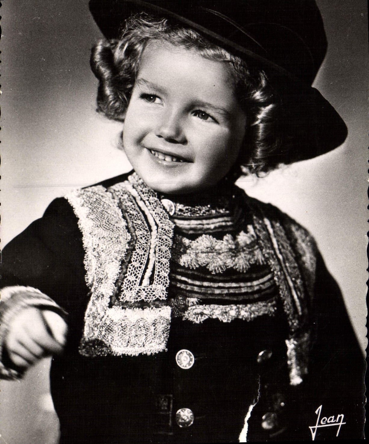 CPA Pont Aven Petit garcon Folklore 