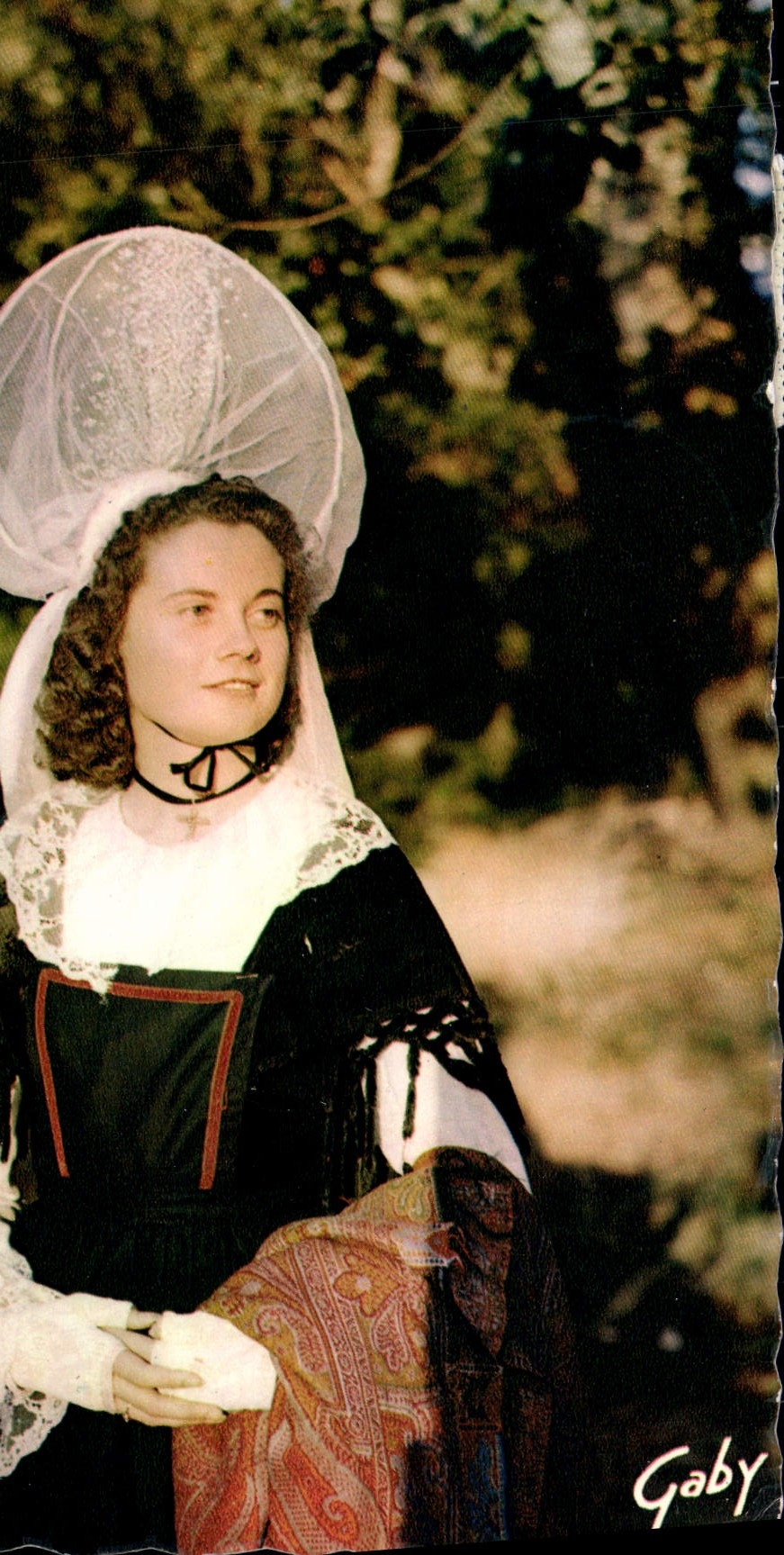 CPM Folklore De France La Normandie Coiffe et costume de la Plaine de Caen Jeune fille du Tournoi Duchesse Normandie
