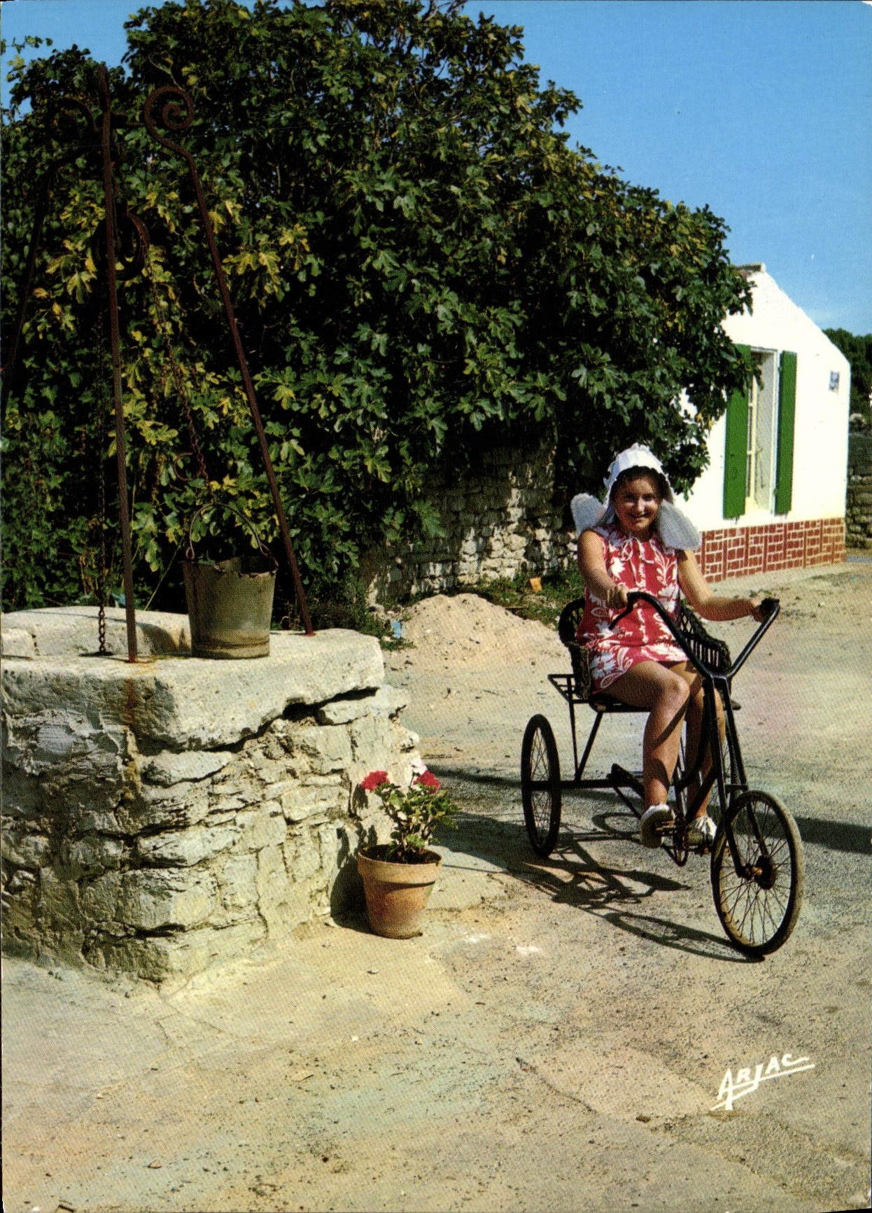 CPM Ile D'Oleron Le tricycle de grand mere Velo Cycle 