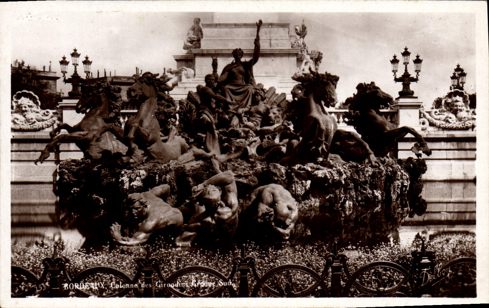 CPA Bordeaux Colonnade des Girondins Groupe Sud