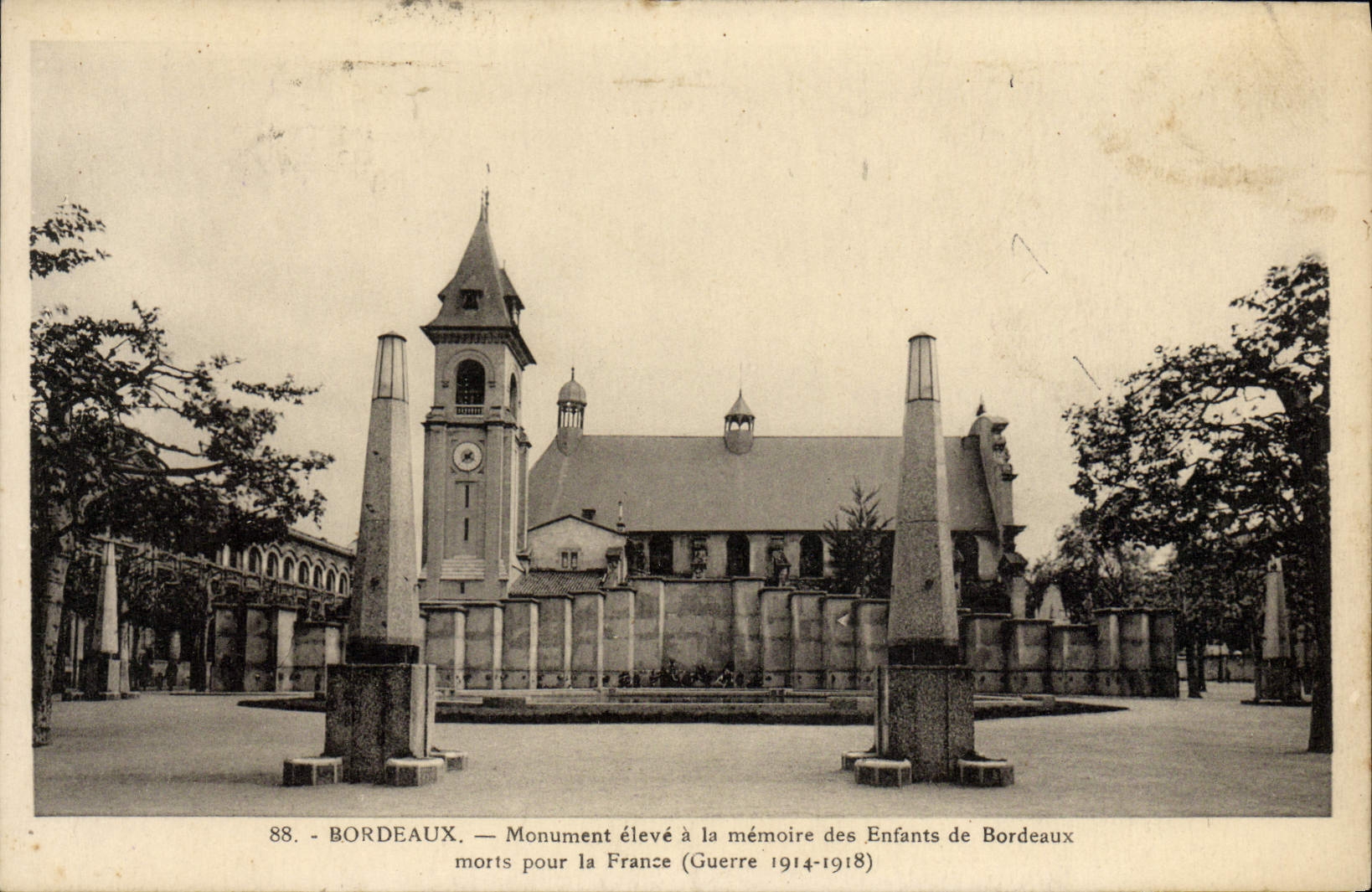 CPA Bordeaux Monument eleve a la Memoire des Enfants de Bordeaux morts pour la France