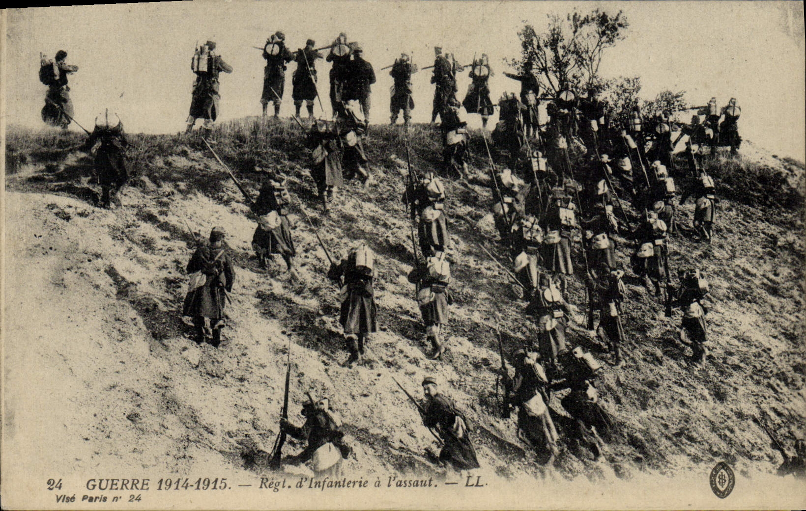 CPA Guerre 1914 1915 Regt d'Infanterie a L'assaut Militaria