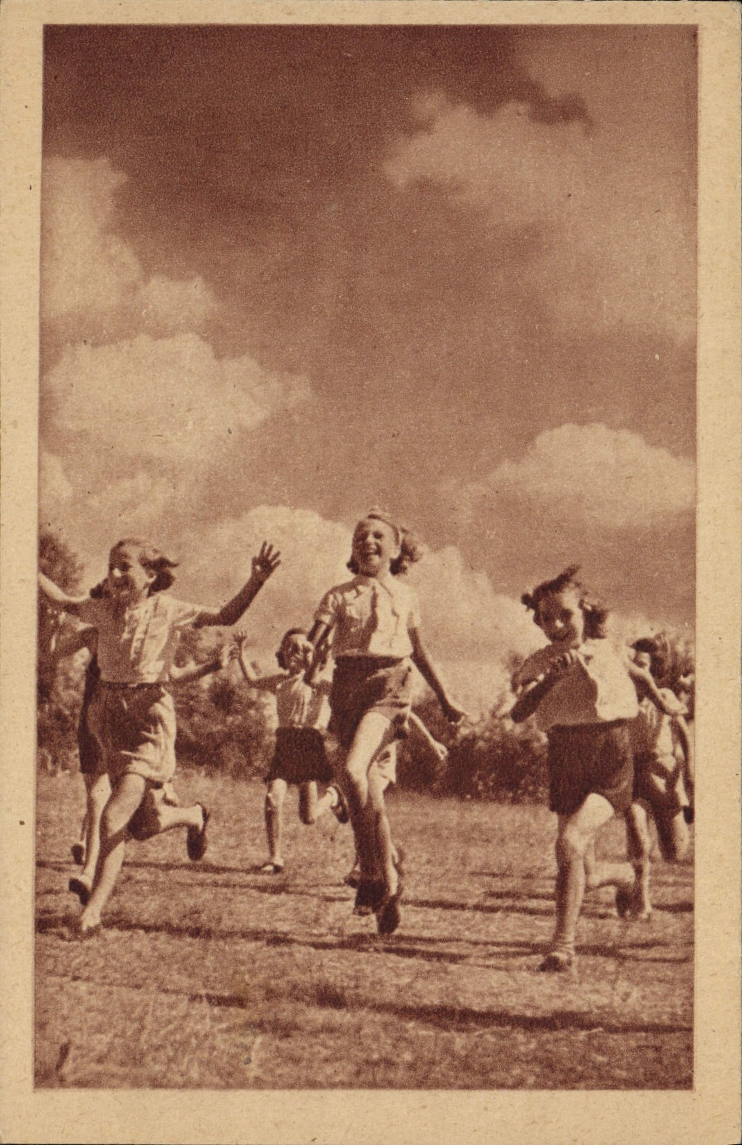VINTAGE POSTCARD Children Between French Assistance