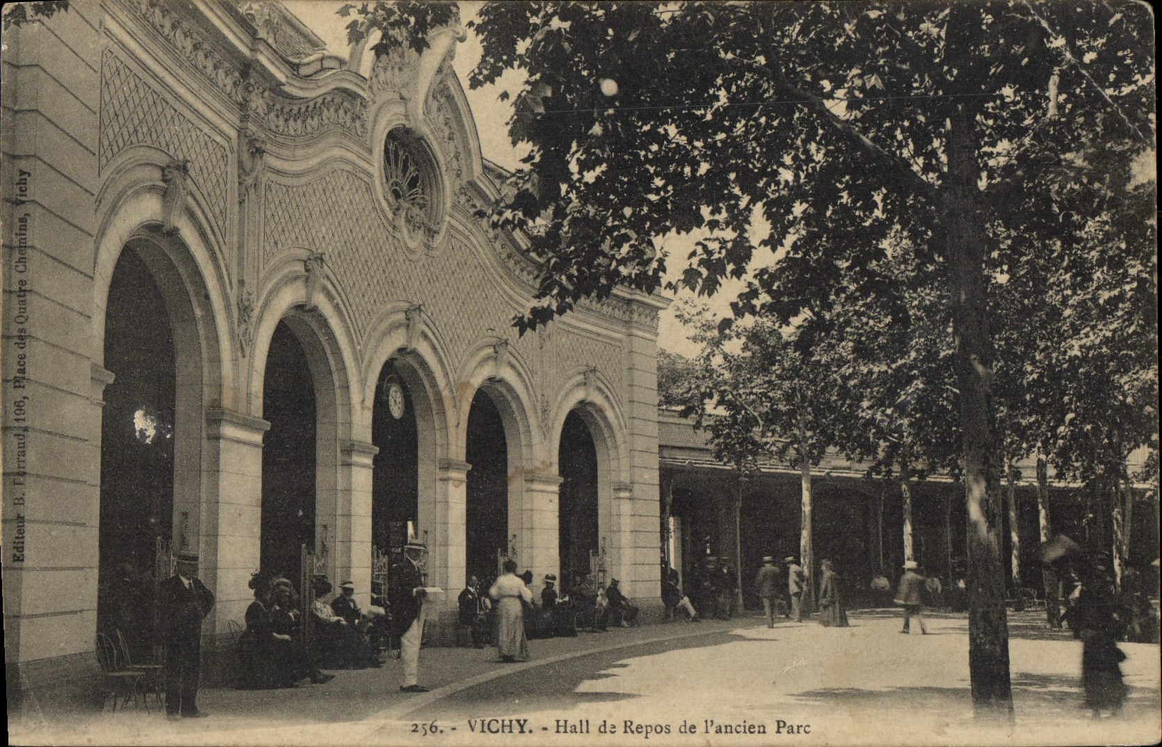 VINTAGE POSTCARD Vichy Hall of Rest of the old Park
