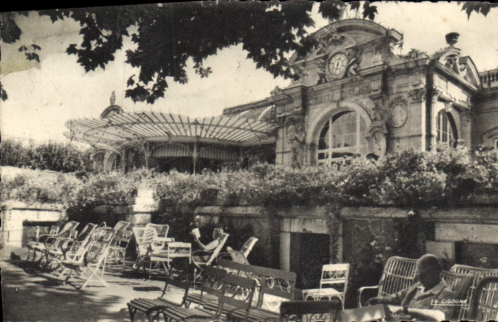 VINTAGE POSTCARD Vichy Queen of the Towns of Water Terraces of the casino