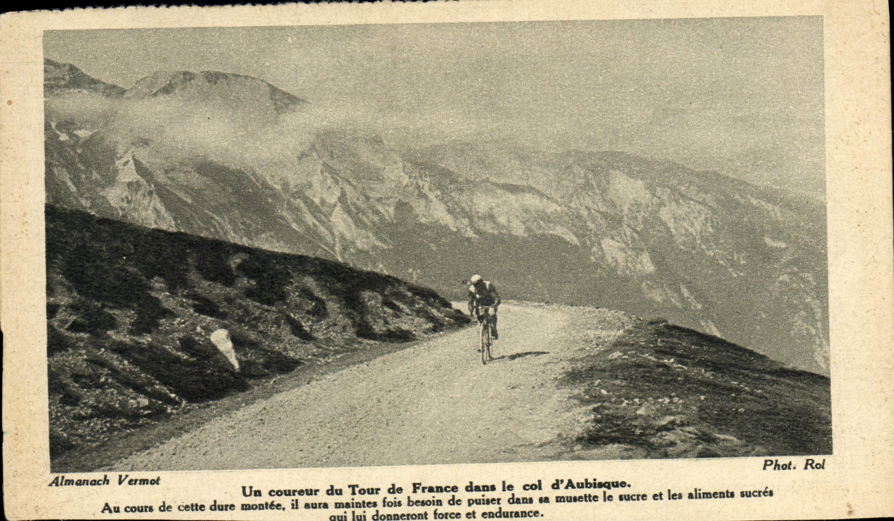 CPA Tour De L'Europe A Bicyclette Un coureur du Tour de France dans le col d'aubisque Velo Cycle 