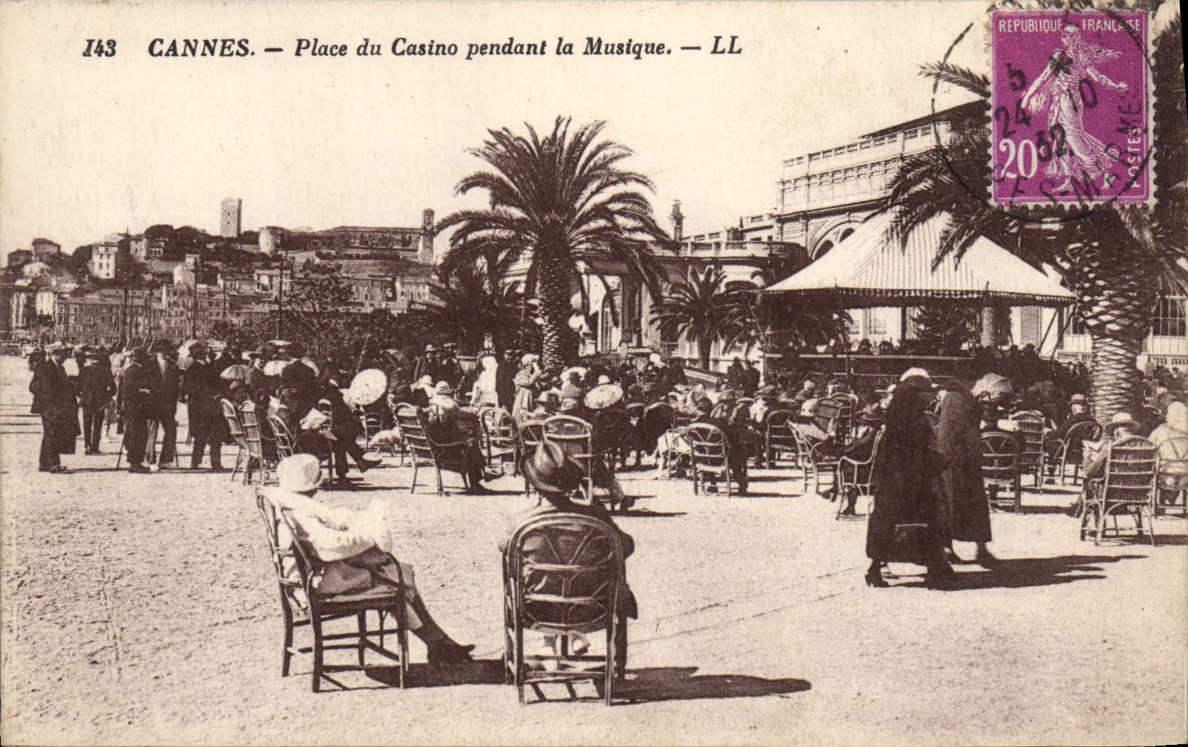 CPA Cannes Place du Casino Pendant la Musique
