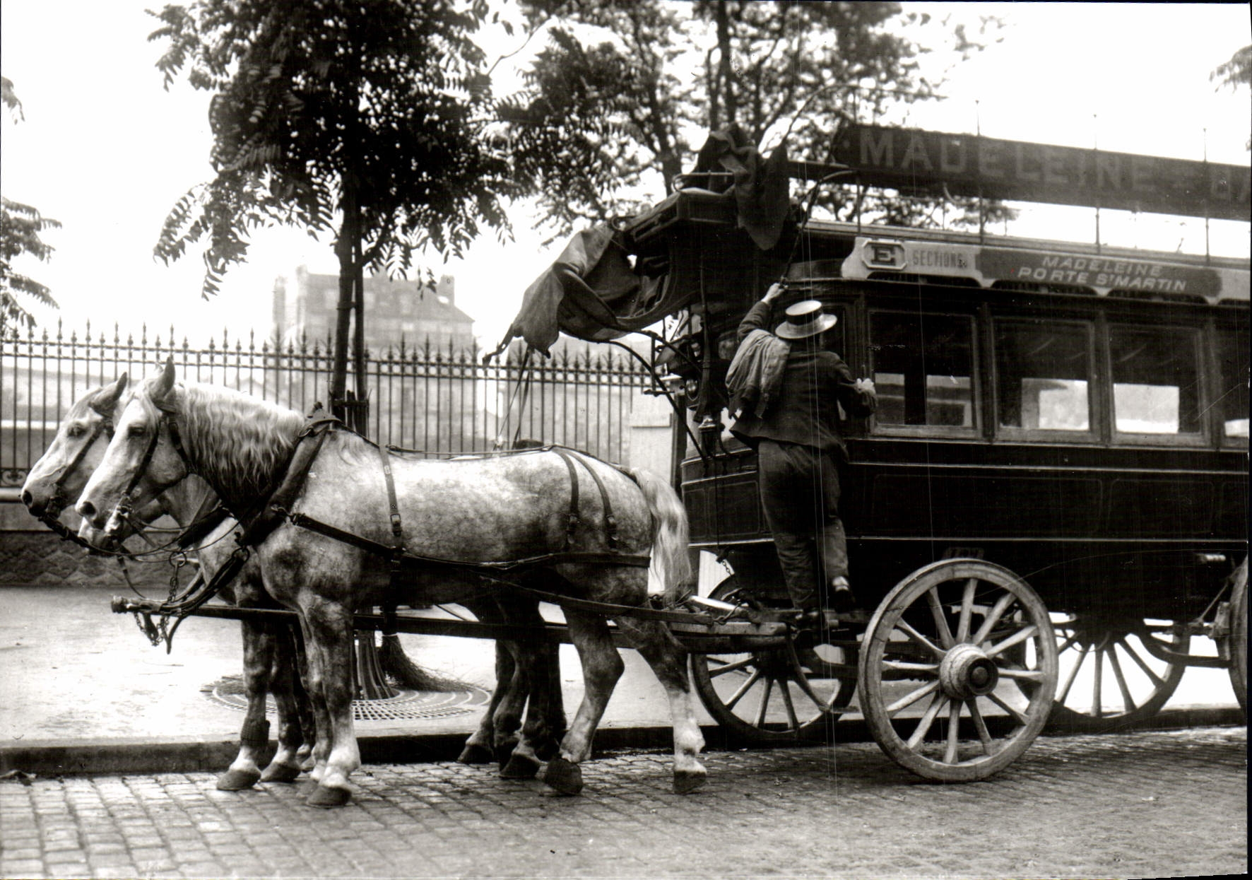 REPRO Paris 1900 Le Madeleine Bastille Cheval