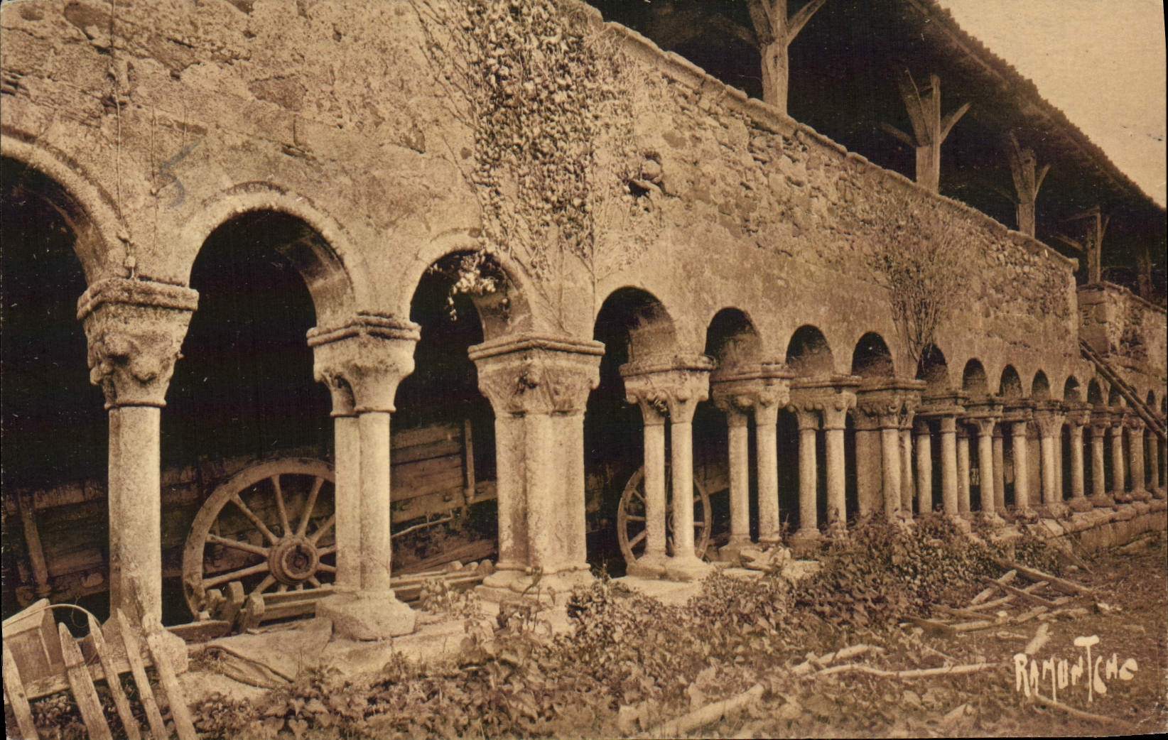CPA La Vendee Pres de Mouchamps Ancienne abbaye de la Grainetiere 