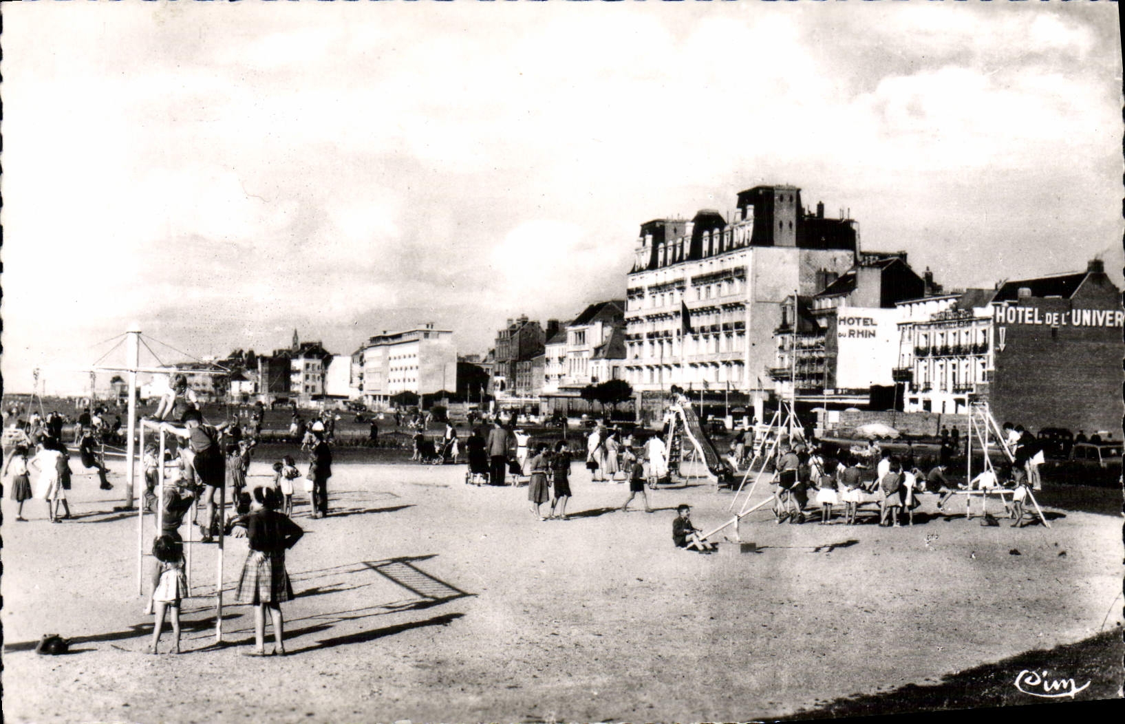 CPM Dieppe L'Esplanade et les Hotels