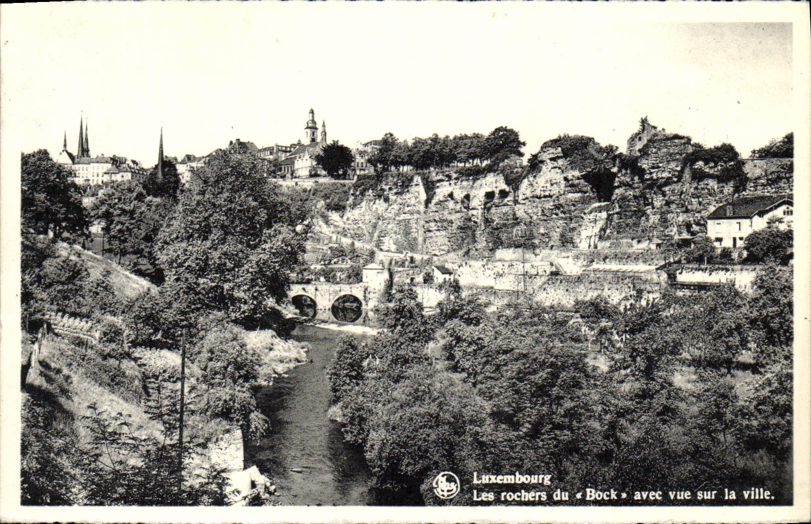 CPM luxembourg Les rochers du Bock avec vue sur la ville