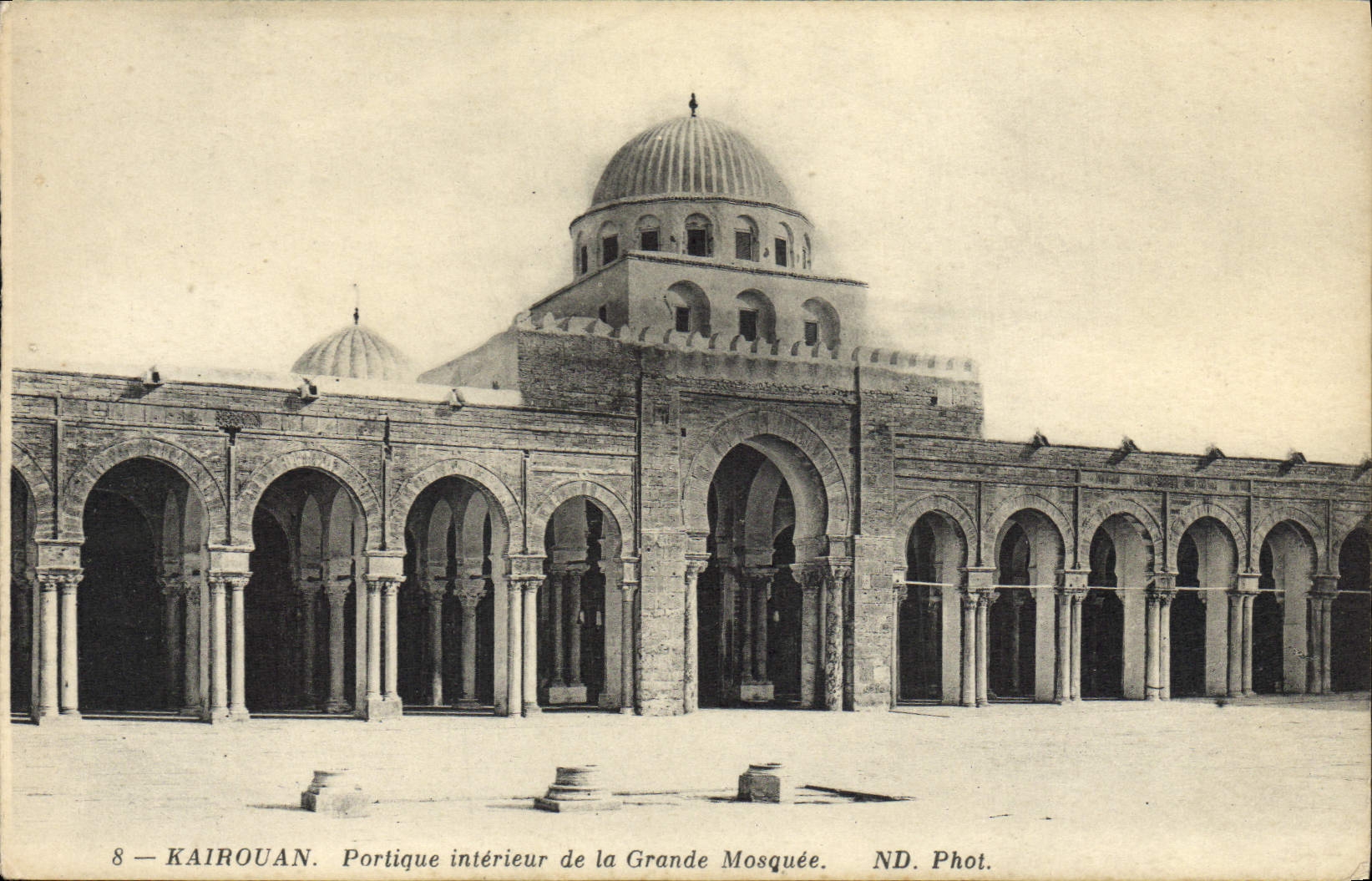 CPA Kairouan Portique Interieur de la Grande Mosquee