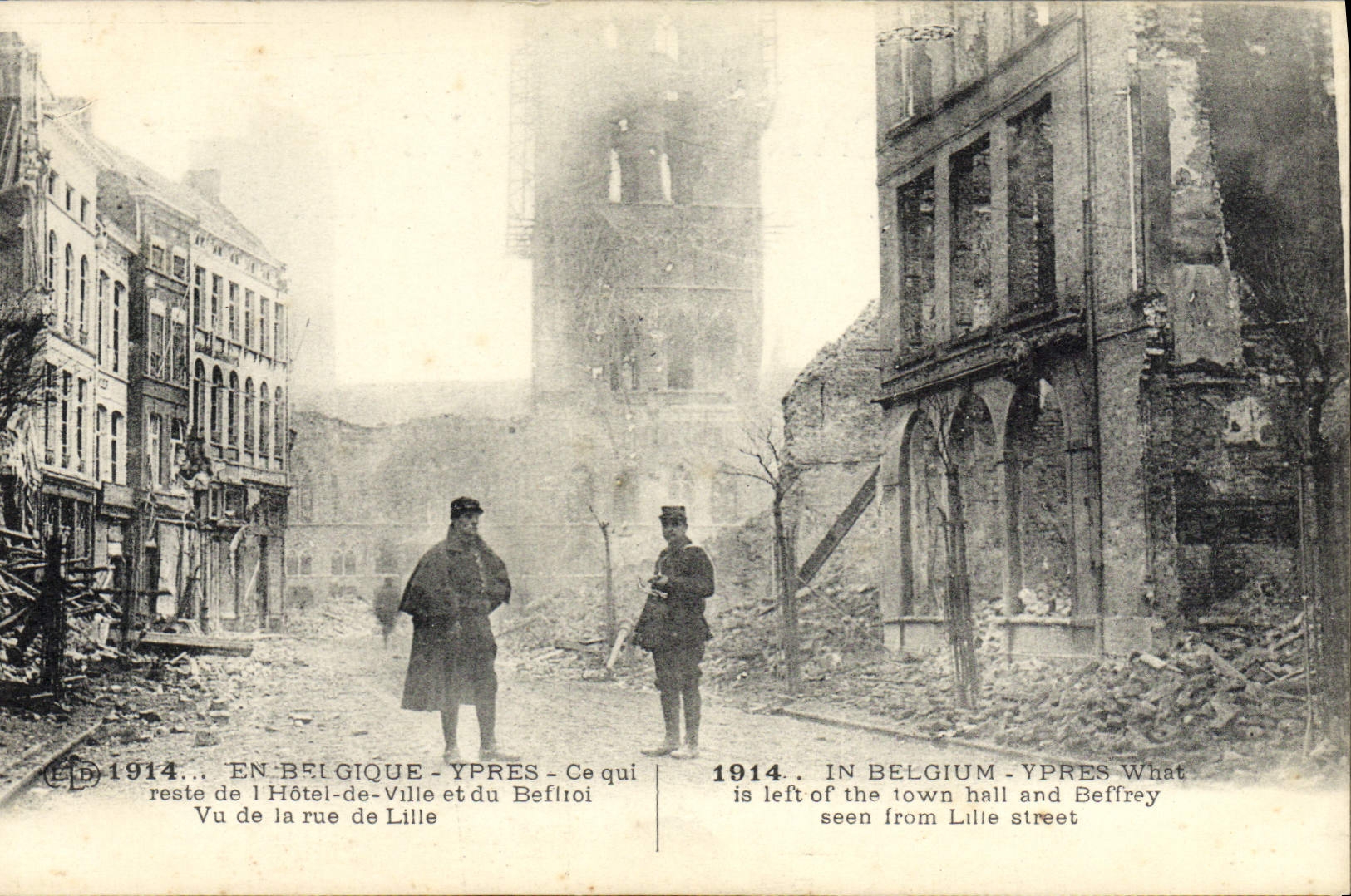 CPA Ypers Ce qui reste de l'hotel de ville et du beffroi Vu de la rue de lille 9222