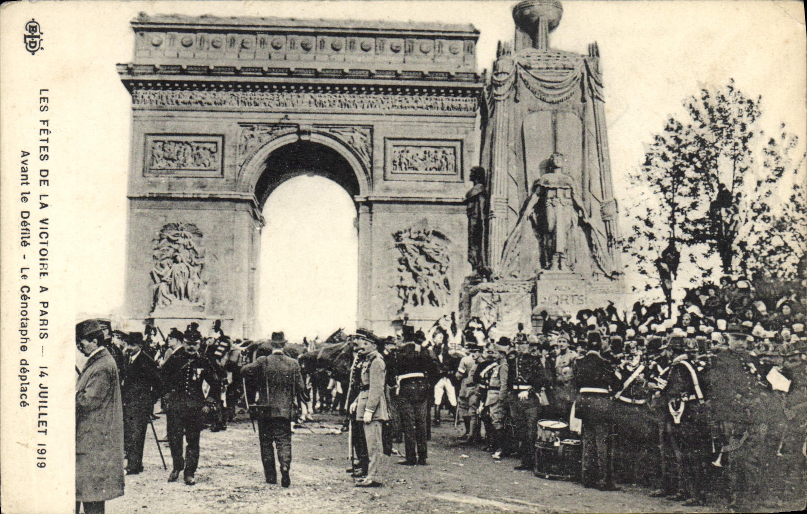 CPA Les Fetes De La Victoire Paris 14 juillet 1919 Avant le defile Le Cenotaphe deplace Militaria 