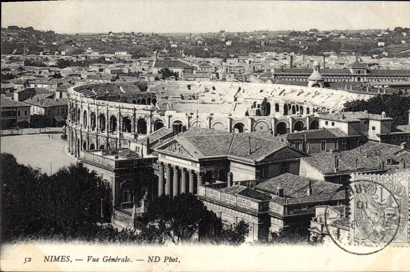 CPA Nimes Vue Generale Les arenes