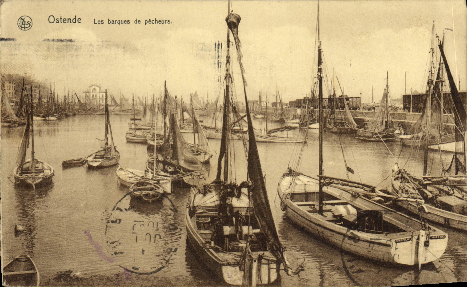 CPA Ostende Les Barques De Pecheurs Bateaux