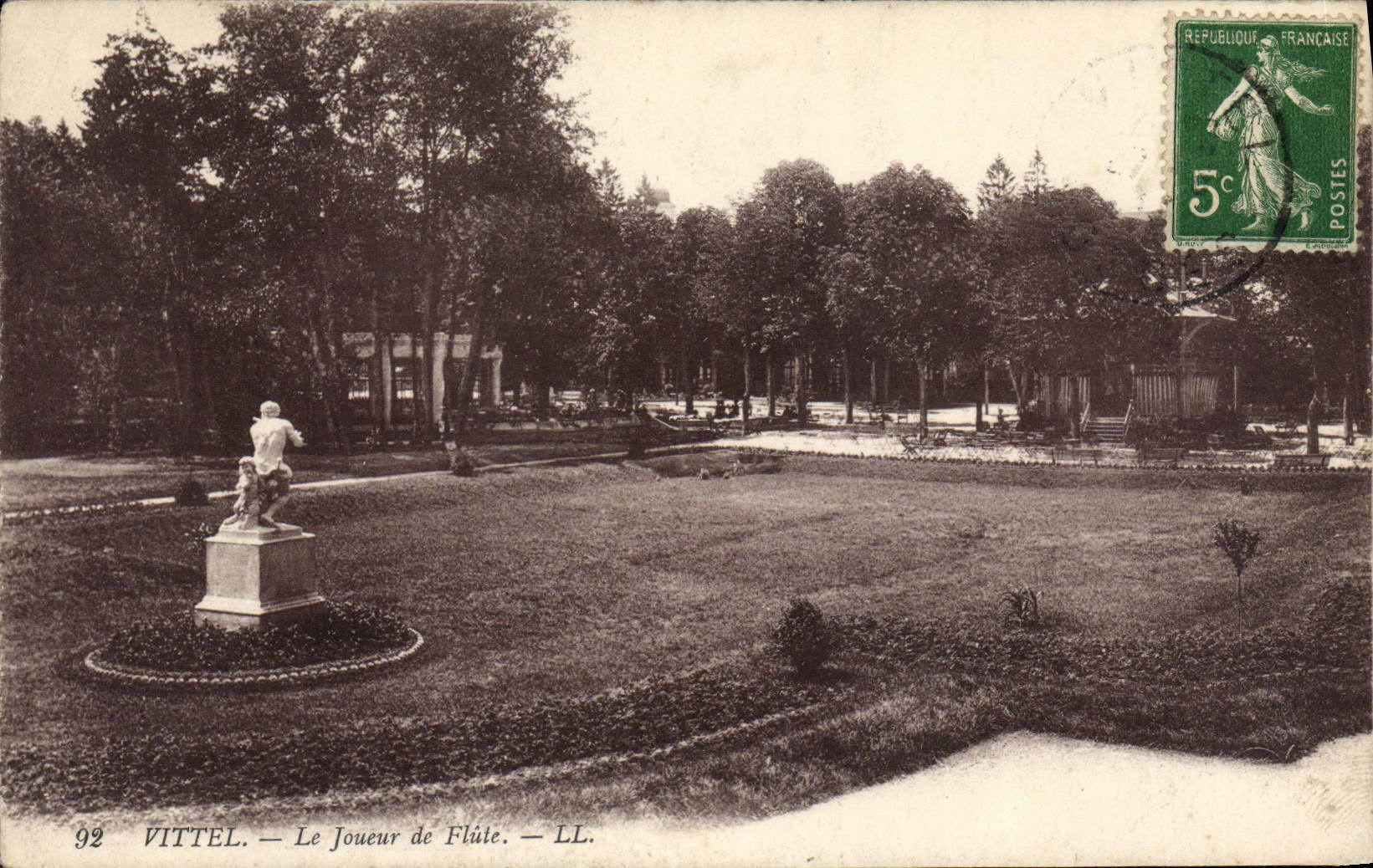 CPA Vittel Le Joueur De Flute