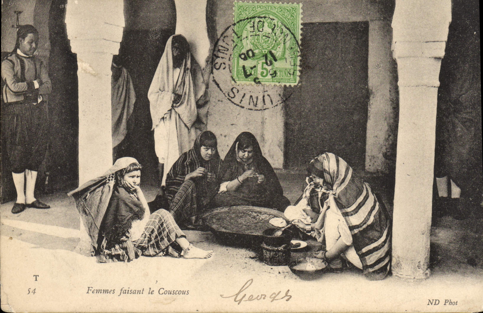 CPA Femmes Faisant Le Couscous