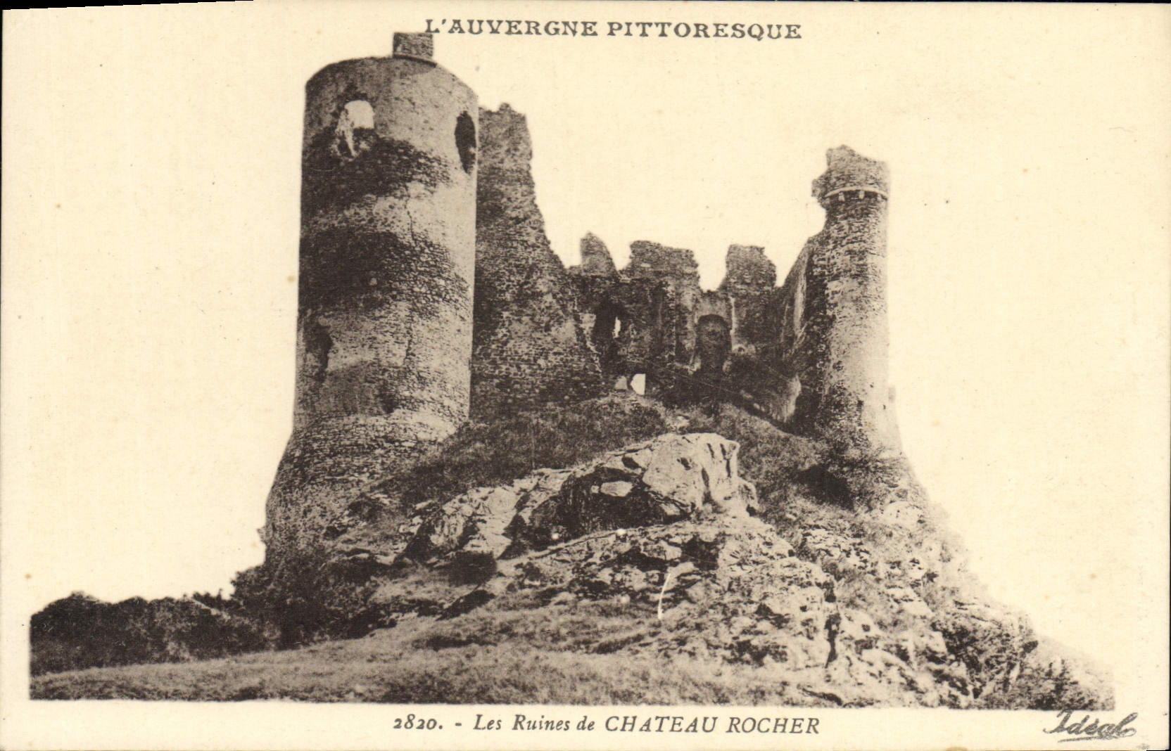 CPA L'Auvergne Pittoresque Les Ruines De Chateau Rocher