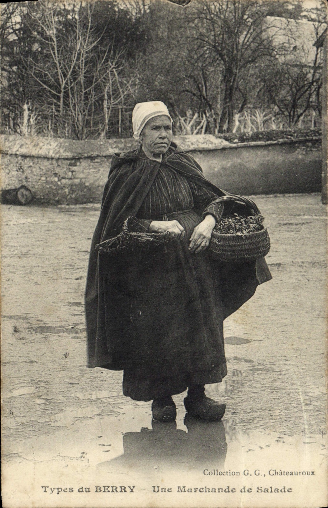 CPA Types Du Berry Une Marchande De Salade TOP Folklore 
