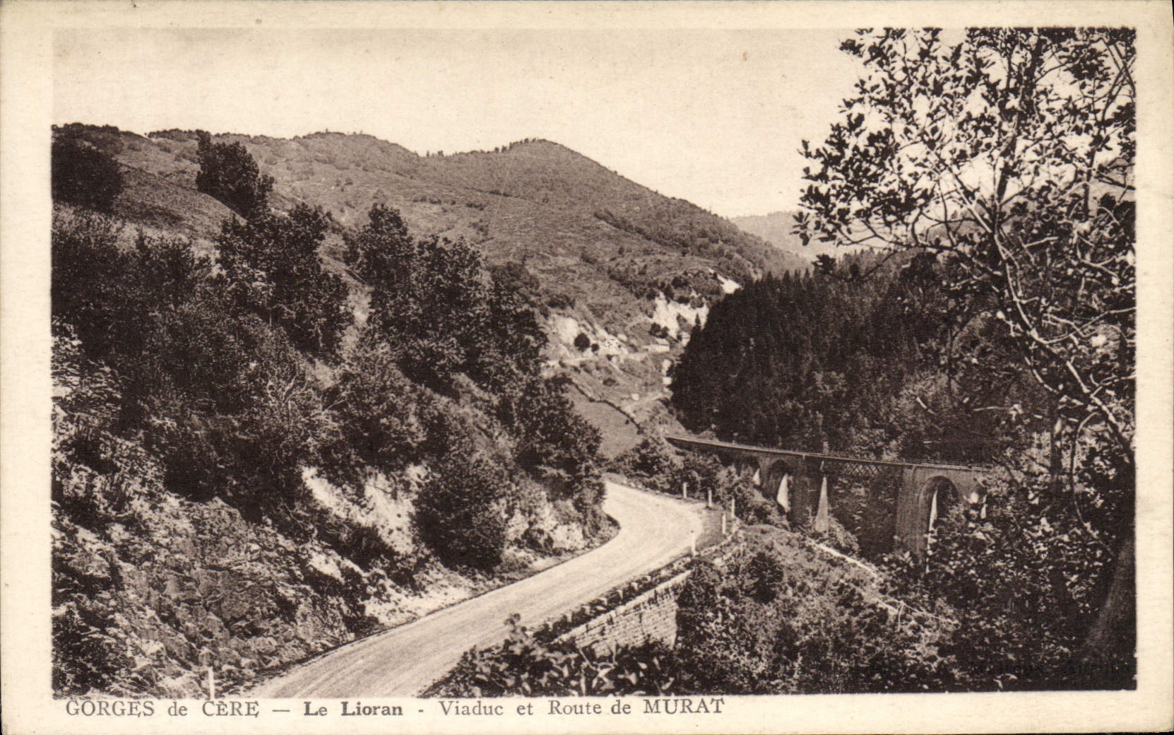CPA Gorges De Cere Le Lioran Viaduc Et Route De Murat