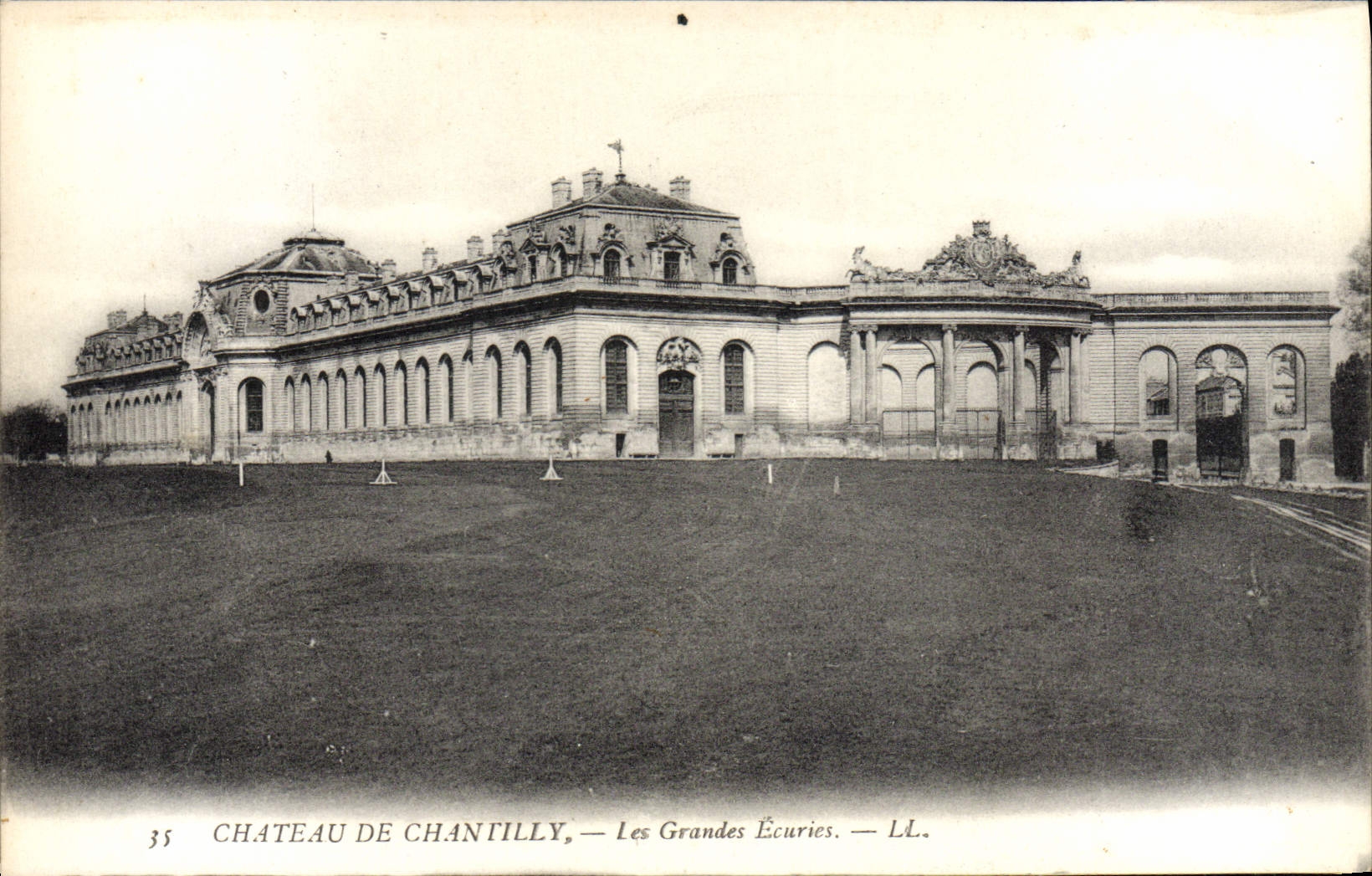 CPA Chateau De Chantilly Les Grandes Ecuries