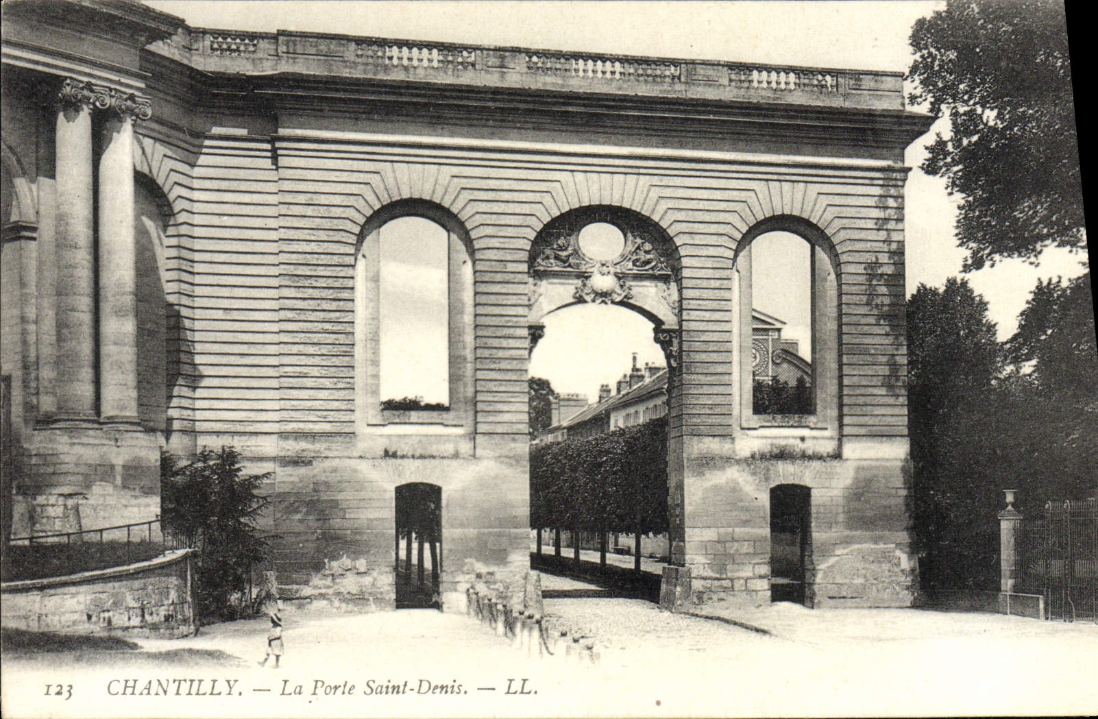 CPA Chantilly La porte Saint Denis