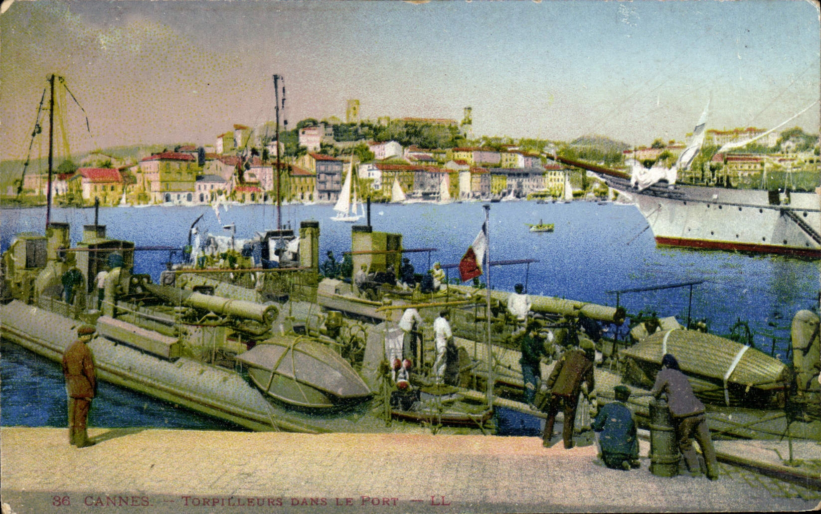 CPA Cannes Torpilleurs dans le port Bateaux