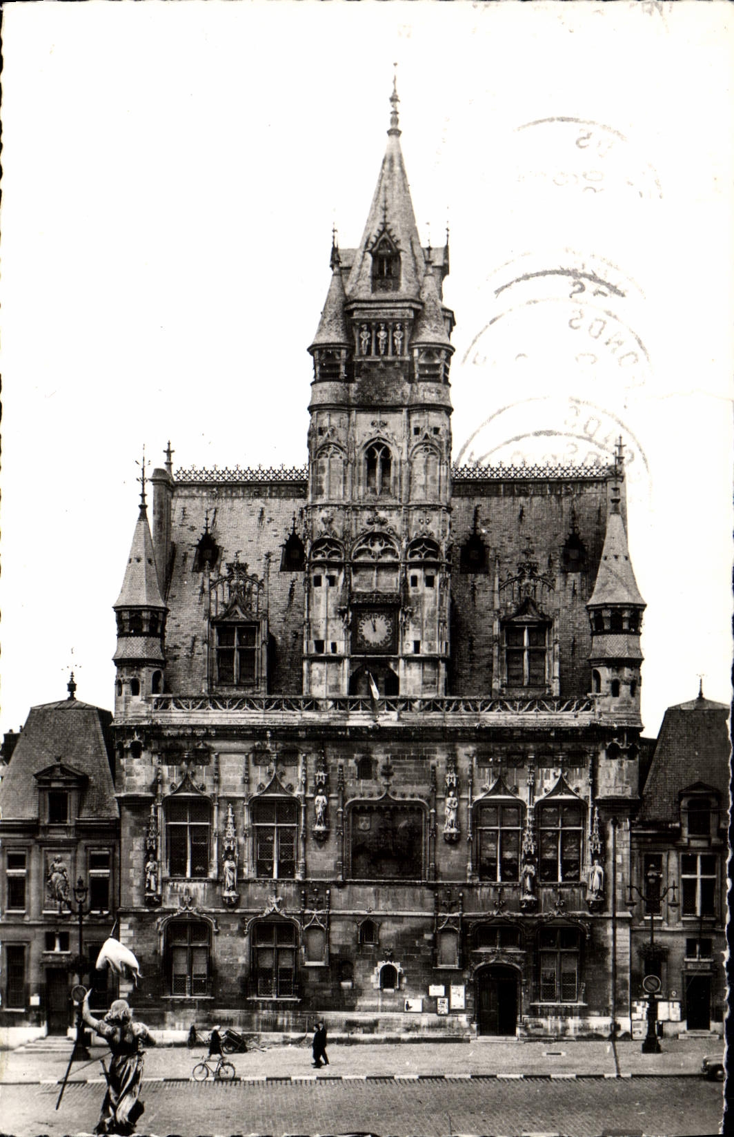 CPM Compiegne L'Hotel De Ville