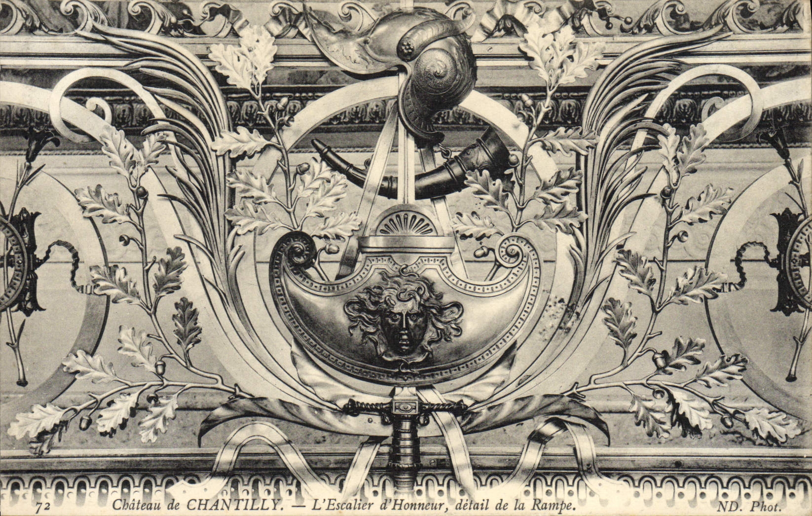 CPA Chateau De Chantilly L'Escalier D'Honneur Detail De La Rampe