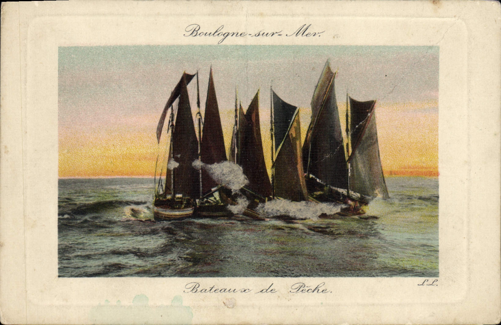 CPA Boulogne Sur Mer Bateaux de peche 