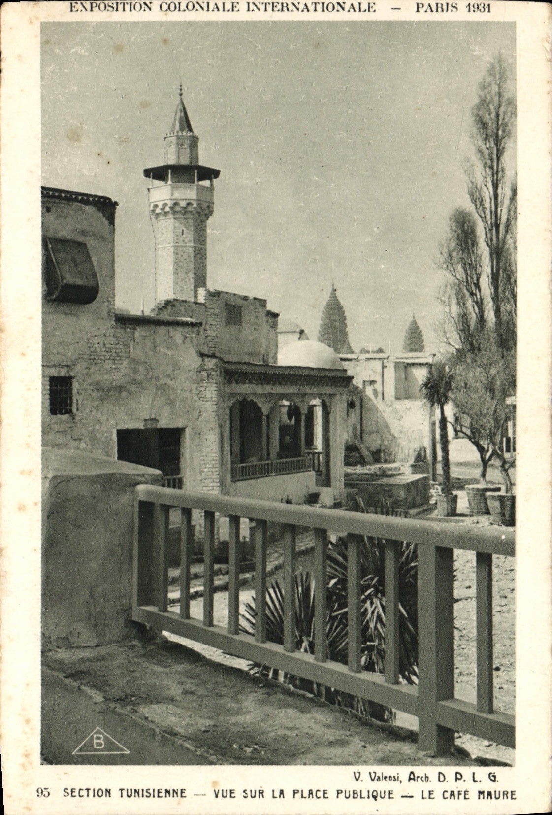 CPA Paris Exposition coloniale internationale 1931 Section tunisienne Vue sur la place publique Le cafe maure