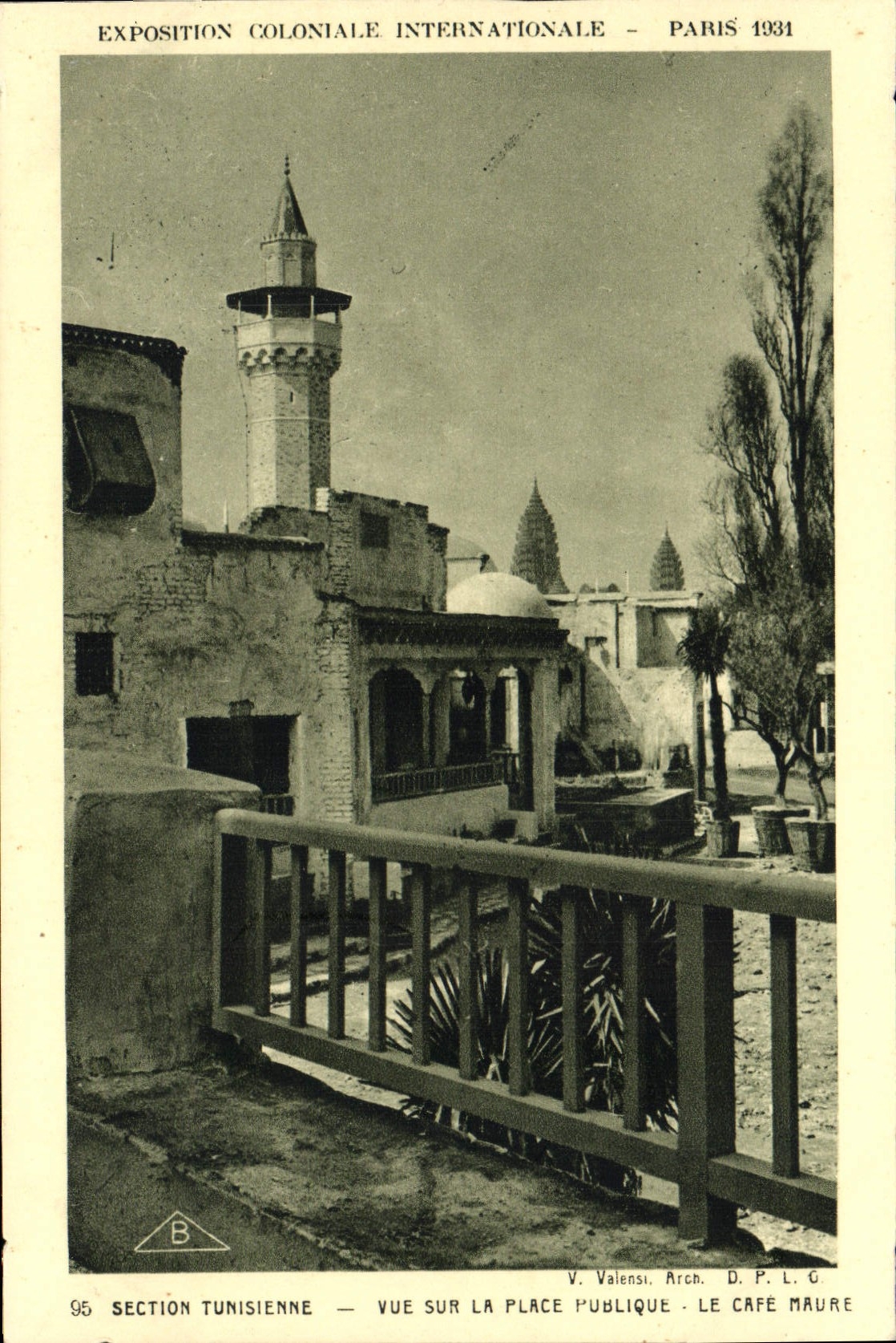 CPA Paris Exposition coloniale internationale 1931 Section tunisienne Vue sur la place publique Le cafe maure